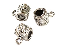 Metallteile mit Ösen